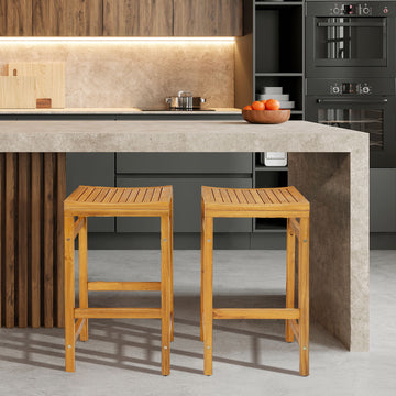 サドル型のシートと丈夫なフットレストを備えた高さ30インチのバーチェア